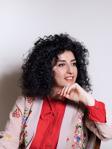 3.NARGES-MOHAMMADI-hope-book